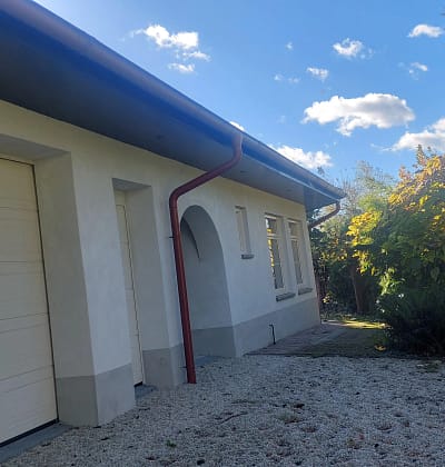 Huis kopen in Hongarije Kisfalud Woonhuis Entree en Garage